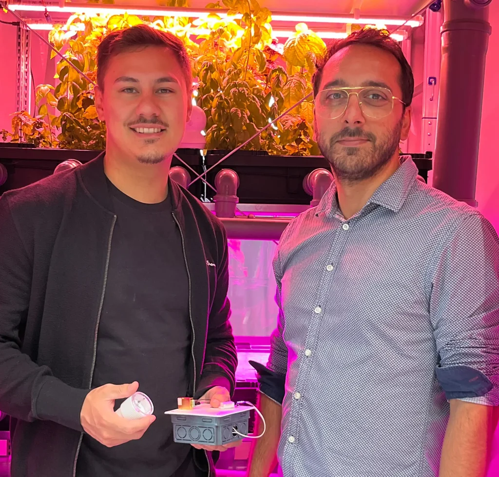 v.l.n.r.: Timo Visestamkul, Mitgründer von Innofarming und Marios Mouratidis, Mittelstand-Digital Zentrum